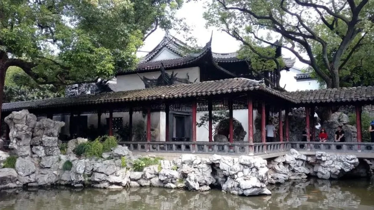 Shanghai Old Street Yuyuan Jade Buddha Temple Xintiandi Private Guided One-Day Tour