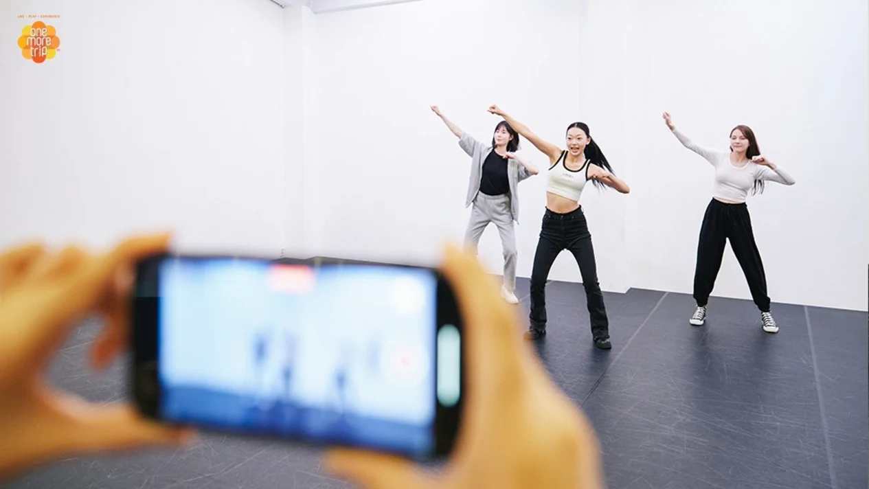 Seoul K-pop one-day dance class