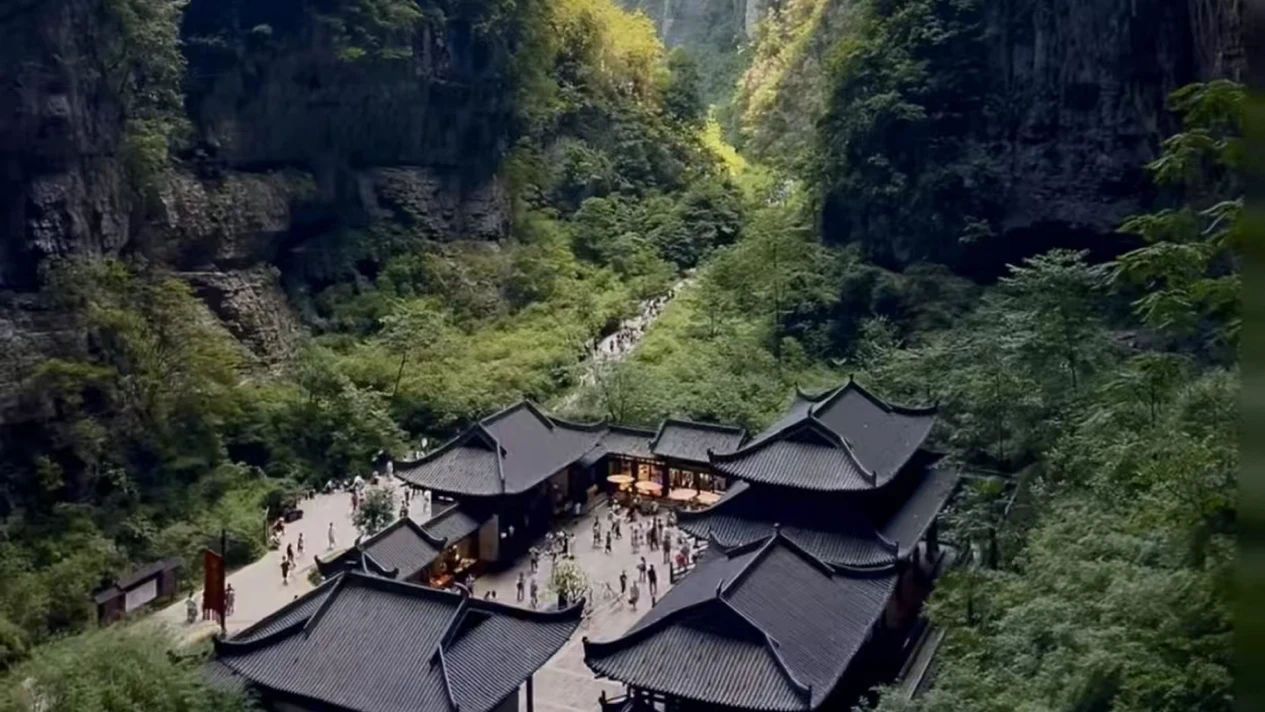 重慶魅力高端私家團5日遊（仙女山+武隆天生三橋+烏江畫廊+大足石刻+洪崖洞+玩遍網紅重慶精華景點+精品酒店）