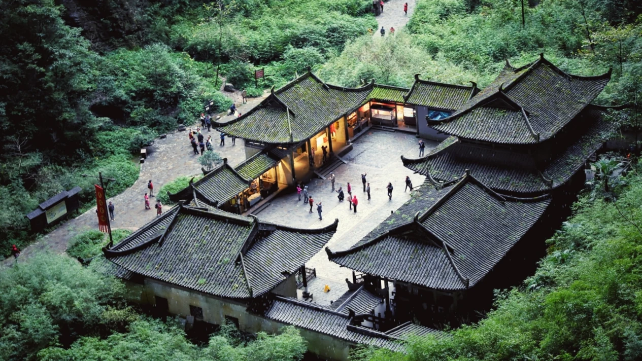 重慶武隆天生三橋+龍水峽地縫+烏江畫廊一日私家團