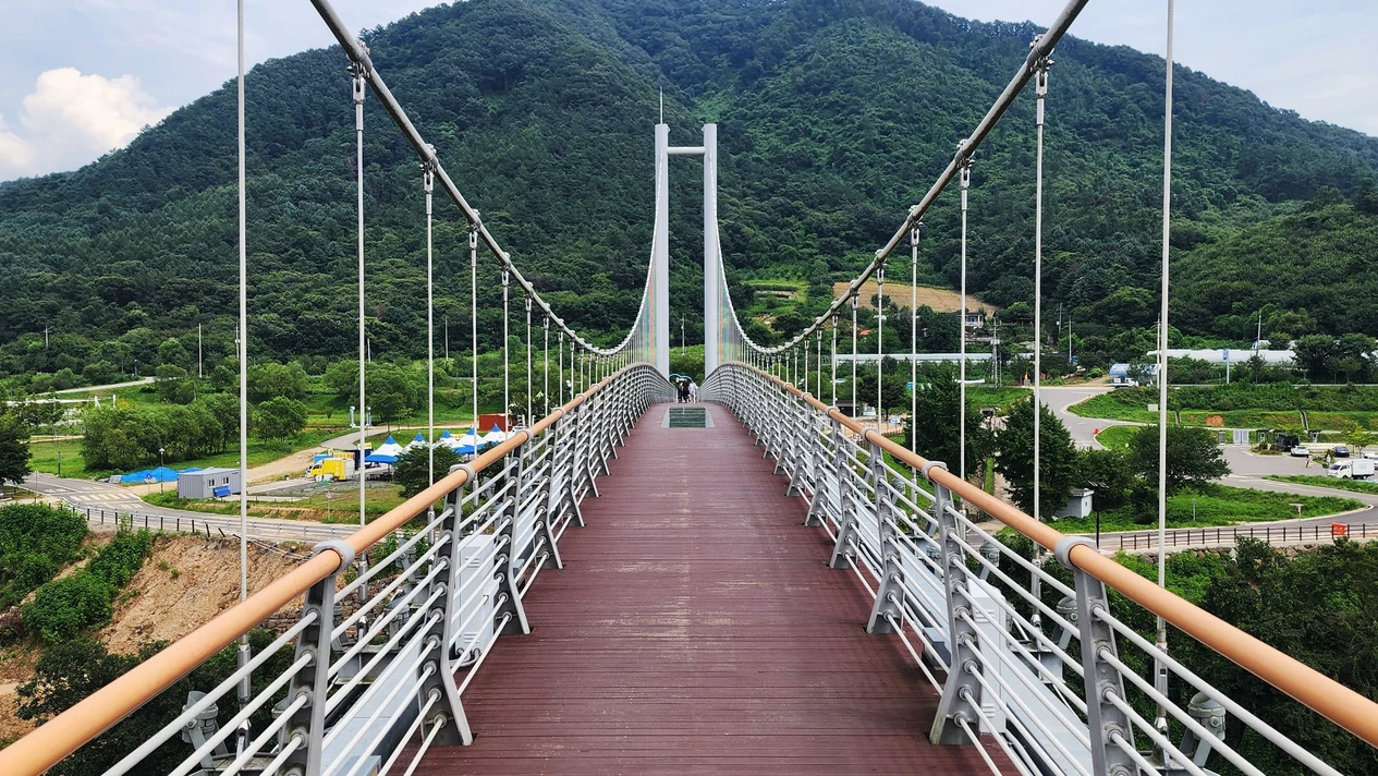 DMZ 非軍事區、抱川天空之橋與瀑布之旅（首爾出發）