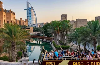 جولة بيغ باص مع الصعود والنزول في دبي في دبي