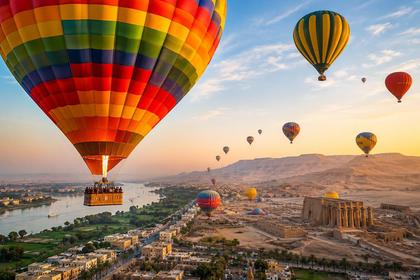 Balon Udara Matahari Terbit di Luxor
