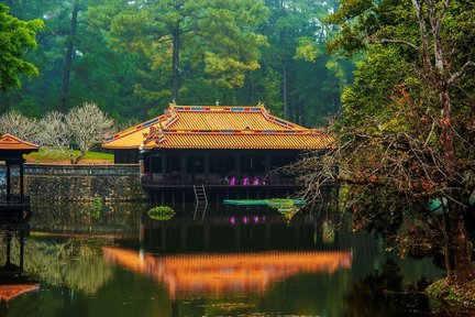 Tiket Makam Kaisar Tu Duc di Kompleks Monumen UNESCO Hue