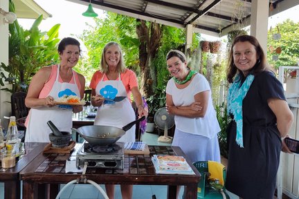 Northern Thai Cuisine Cooking Class and Market Tour in Chiang Mai