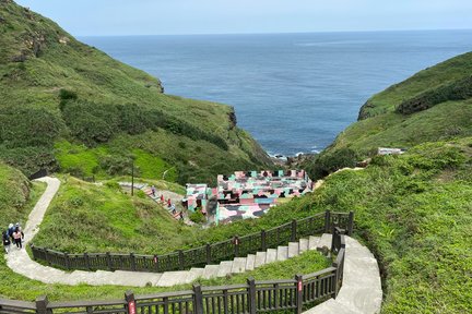 Northeast Point Bitoujiao Park & San Diaojiao Lighthouse & Waiao Beach & Lanyang Museum Day Tour