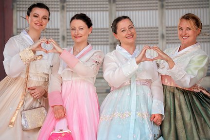 [Daehan Hanbok] Gyeongbokgung Hanbok Rental & Photoshoot Experience