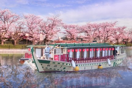 สัมผัสประสบการณ์ล่องเรือ Yakatabune สไตล์ญี่ปุ่นสุดพิเศษในช่วงฤดูซากุระบานที่โตเกียว (รวมอาหาร & การแสดงแบบญี่ปุ่นดั้งเดิม & เครื่องดื่ม Soft Drinks ฟรี)