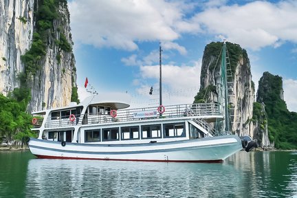 [Laluan 2] Lawatan Sehari Kumpulan Kecil Ha Long Bay oleh Wonder Ha Long Cruise