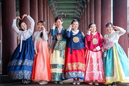 Gyeongbokgung K-drama Hanbok Experience by Daehanhanbok