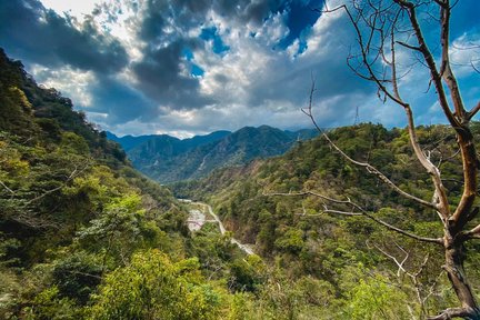 Taichung : zone de loisirs de la forêt de Baxianshan et excursion d'une journée aux sources chaudes de Guguan