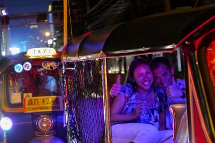 Bangkok's Best Eats Midnight Food Tour dengan Tuk Tuk