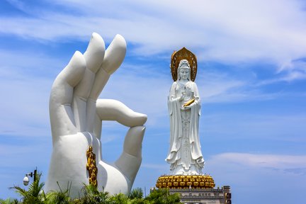 海南5日遊（三亞+蜈支洲島+南山寺+鹿回頭+亞龍灣+24小時接送機+可選帆船出海與直升機/亞特蘭蒂斯水世界+5鑽酒店4晚連住）