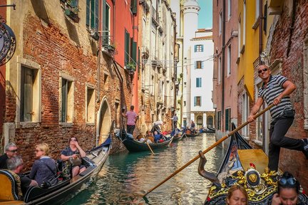 Grand Canal Romantic Gondola Ride di Venesia