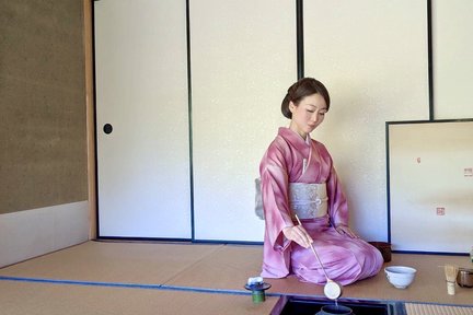 Kyoto: Tea Ceremony in a Japanese Painter's Garden