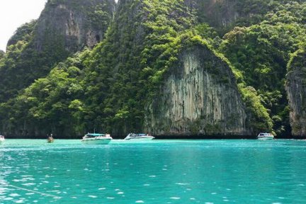 Lawatan Sehari ke Phi  Phi Lay, Phi Phi Don, Maya Bay dan Khai Island dengan Bot Laju dari Phuket