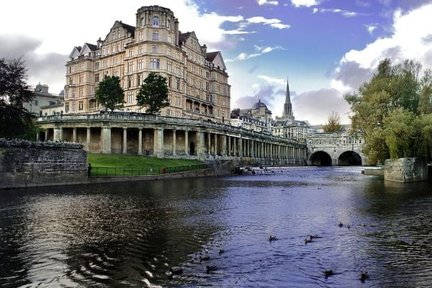 Tour Ngày Tham Quan Stonehenge, Bath, Stratford và Cotswolds từ London