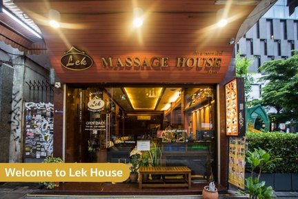 Lek Massage House at BTS National Stadium Experience in Bangkok