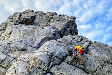 Pengalaman Beitou Sulphur Valley Rock Climbing di Taipei