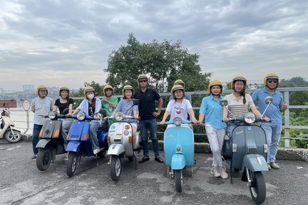 Hanoi Food Tour by Vintage Vespa 