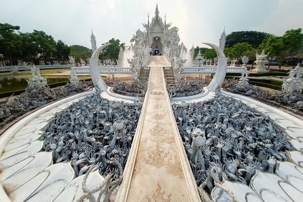 Excursion d'une journée complète au temple blanc noir bleu de Chiang Rai au départ de Chiang Mai