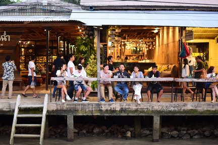 Tour giornaliero del mercato galleggiante di Amphawa e della ferrovia di Maeklong di AK Travel