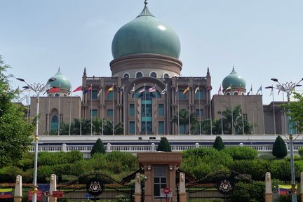 Visite de Putrajaya avec promenade en bateau traditionnel au départ de Kuala Lumpur