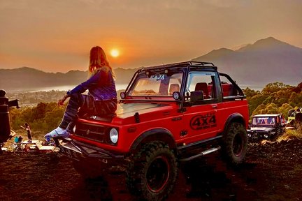 Ulun Danu Batur dan Jeep Sunrise Gunung Batur dengan Fotografer