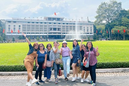 Lawatan Berjalan Kaki ke War Remnants Museum & Independence Palace di Ho Chi Minh