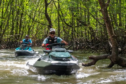 Lawatan Menunggang Jet Ski di Tanjung Rhu UNESCO Kilim Geopark, Langkawi