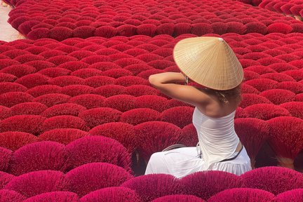 Incense Village, Hat Making & Train Street Day Tour from Ha Noi