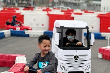 No. 8 Longjing - Children's self-driving tour of downtown Wan Chai (K Cart, construction vehicle, police motorcycle, sports car)