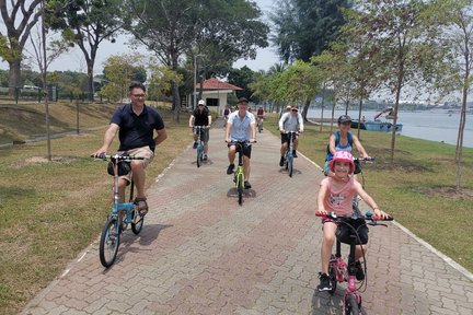 Tour storico in bici di Singapore in Bike Around Tour