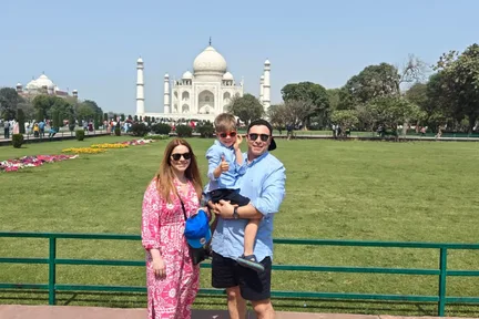 From Delhi: Private Day Trip to Agra by Gatiman Express Train