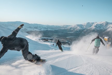 บัตรเข้าลานสกีโคโรเนต พีค (Coronet Peak) พร้อมบริการรถรับส่ง