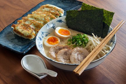 Kelas Memasak Gyoza dan Ramen di Osaka