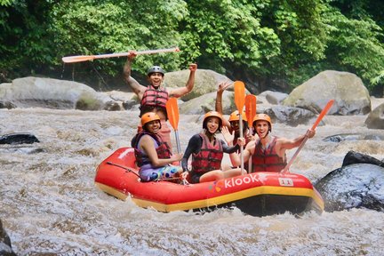 Rafting en el río Ayung en Bali con actividades y recorrido turístico