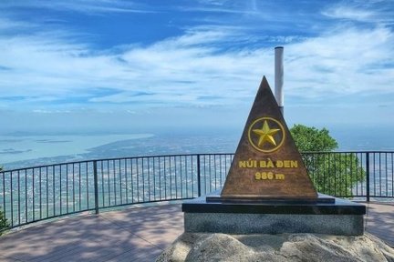 Excursión de un día de peregrinación a la montaña Ba Den, templo Cao Dai con guía de habla vietnamita, salida de la ciudad de Ho Chi Minh