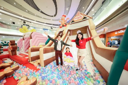 Citywalk Gingerbread Man Inflatable Playground