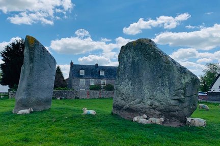 Stonehenge & the Stone Circles of Avebury dari London