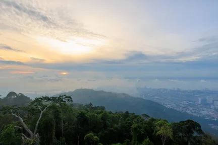 槟城升旗山 & 当地早市:日出晨间游