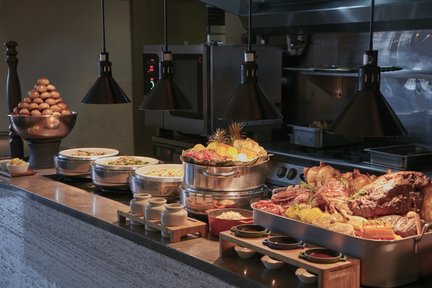 Humble House Taipei, Curio Collection by Hilton-LA FARFALLA-Taipei 101-buffet