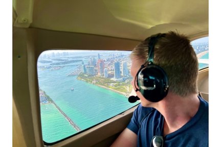 Miami South Beach Private Airplane Tour with Drinks- 40 Mins