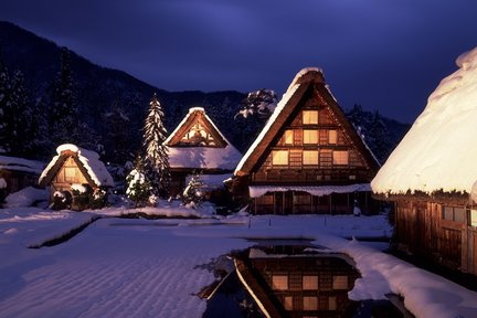 1泊2日 白川郷ライトアップ2025・高山・雪遊びツアー（名古屋発）