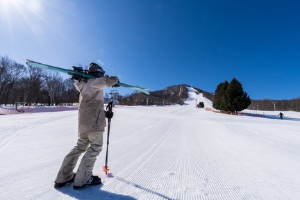 Sapporo Fujino Fu's Snow Area Rental skis & wear