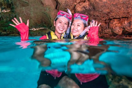 Billet pour la plongée/snorkeling dans la grotte bleue et l'aquarium Churaumi à Okinawa