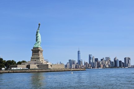 Tour prioritario in traghetto per la Statua della Libertà di New York e Ellis Island