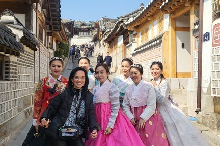 Bukchon & Hanbok Experience & Changdeokgung Tour