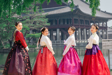 [Daehan Hanbok] Gyeongbokgung Hanbok Rental & Photoshoot Experience