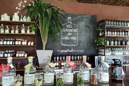 Chalong Bay Rum Workshop and Sightseeing Tour di Phuket